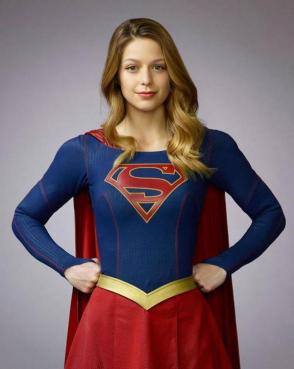 Melissa Benoist como Supergirl en el proyecto televisivo del mismo nombre para la CBS, cortesía de DC Comics